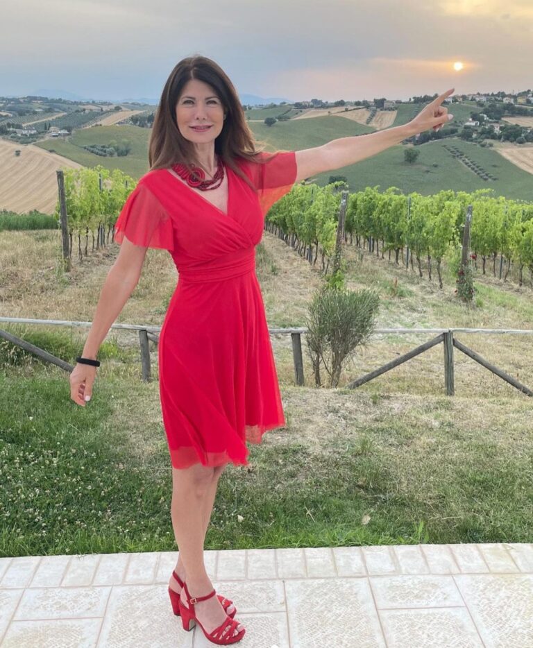 Susanna Messaggio Che Fisico A 58 Anni In Bikini Tutta Bellezza E Forme