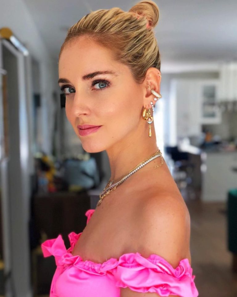 Chiara Ferragni, Foto In Reggiseno E Critiche: "Vergognati, Sei Una Madre"