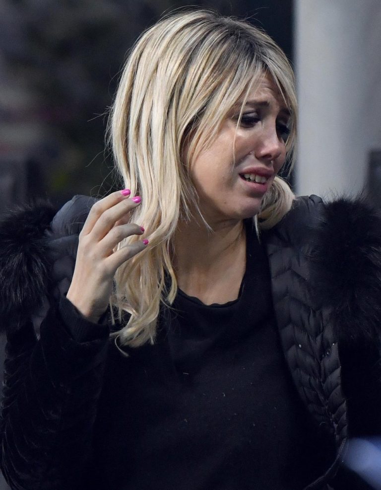 Wanda Nara Instagram: Allo Specchio, Basta Un Gesto E Tutto Fuori