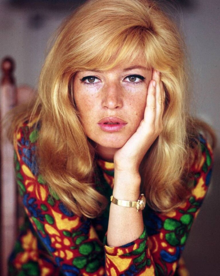 https://www.tuttivip.it/wp-content/uploads/2020/11/monica-vitti-768x963.jpg