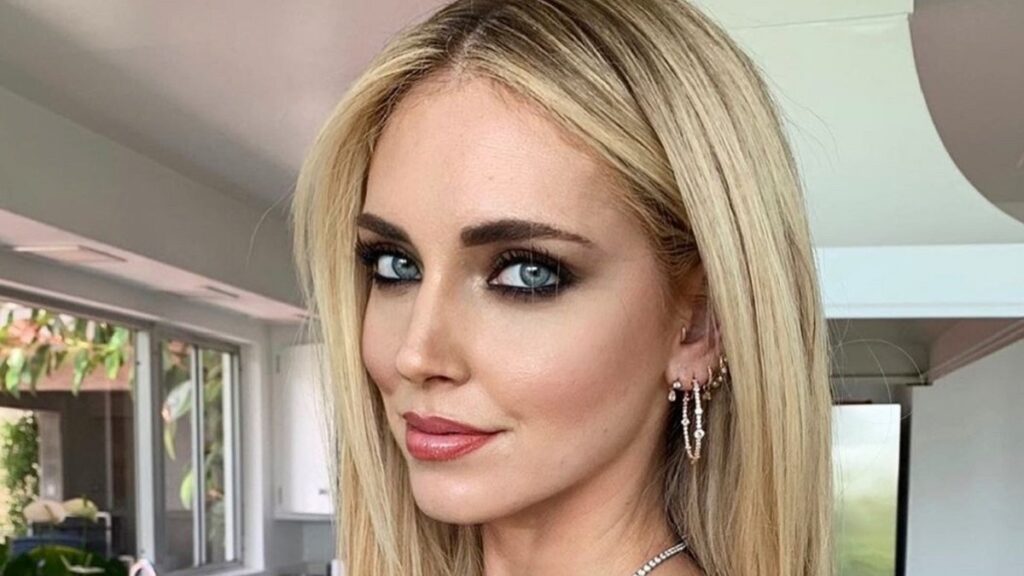 Chiara Ferragni Incinta Tutta Nuda E Col Pancione In Mostra La Foto