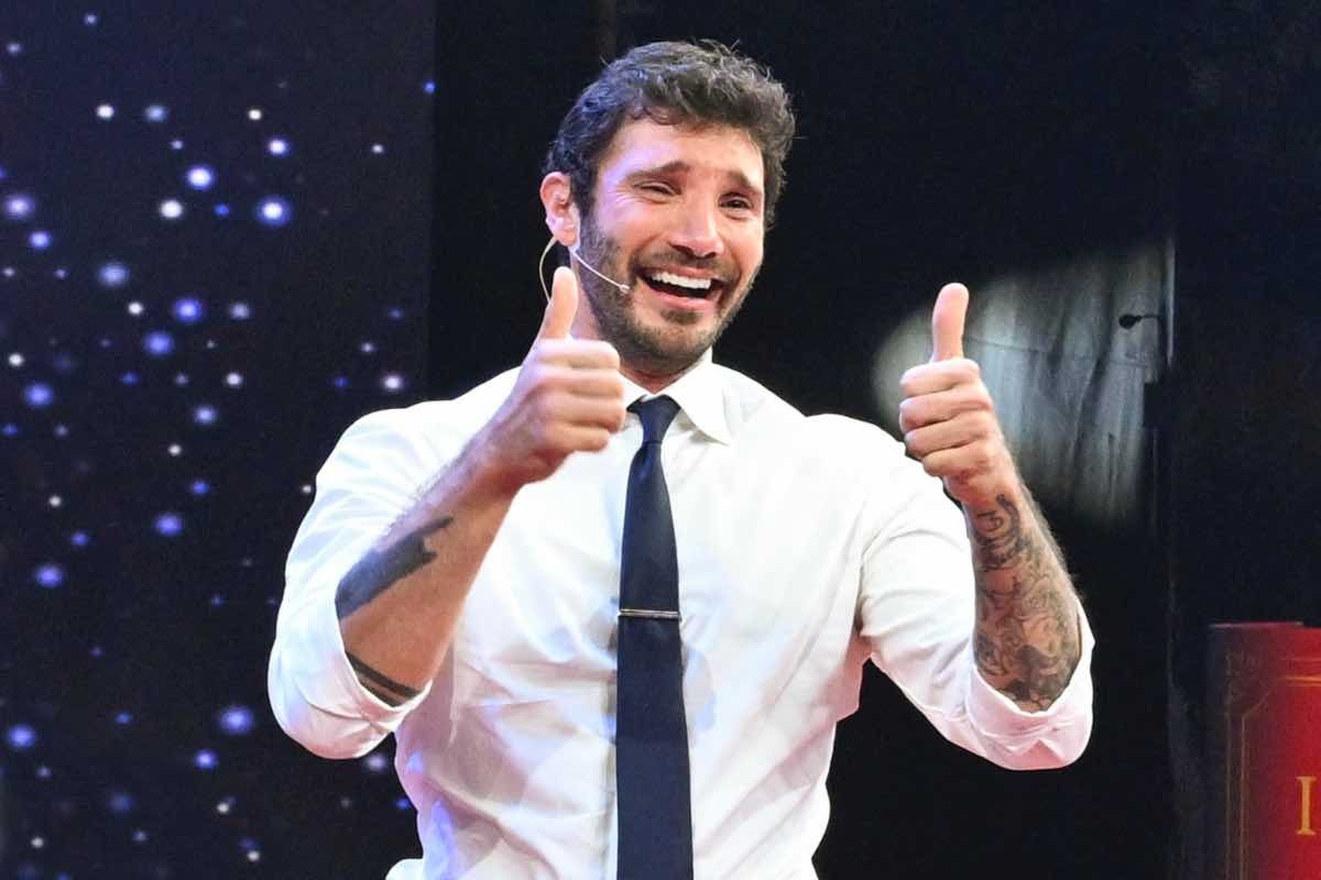 “Affari Suoi…”. Stefano De Martino, la nuova fidanzata è l’opposto di Belen. E sempre bellissima