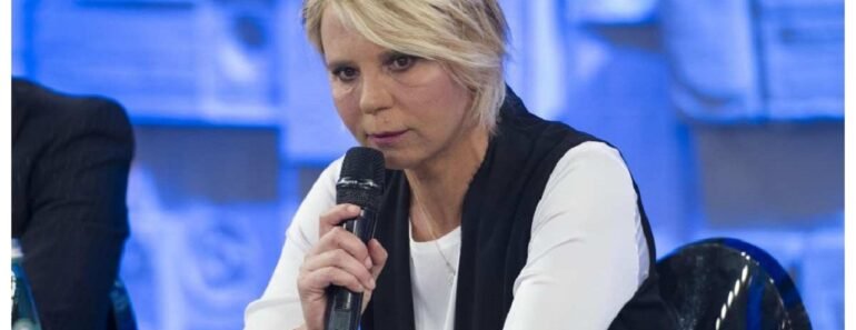 “È morto”. Uomini e Donne, il triste annuncio scuote studio e pubblico. Per lei il colpo durissimo