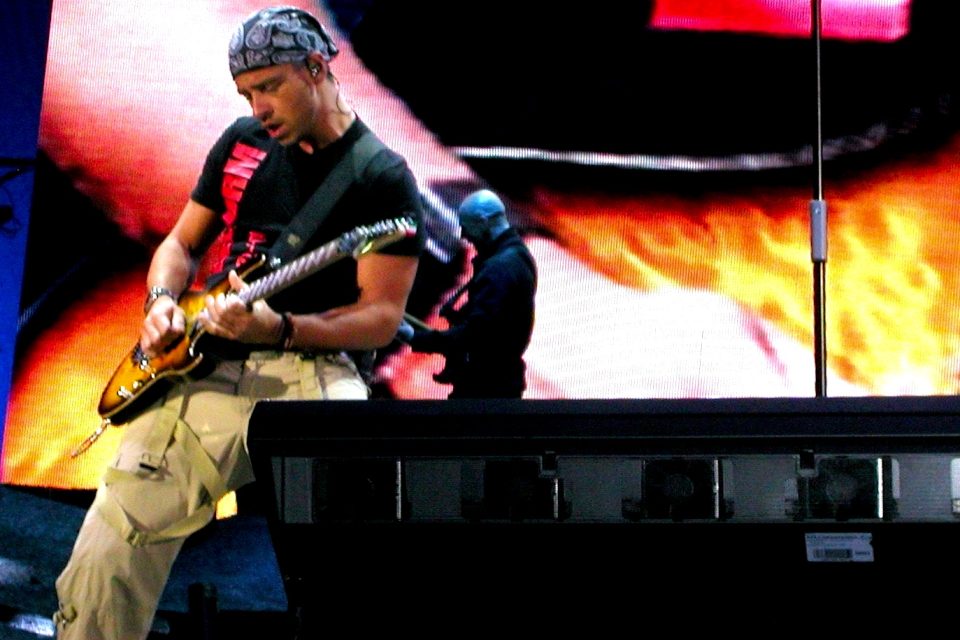 Eros ramazzotti featured