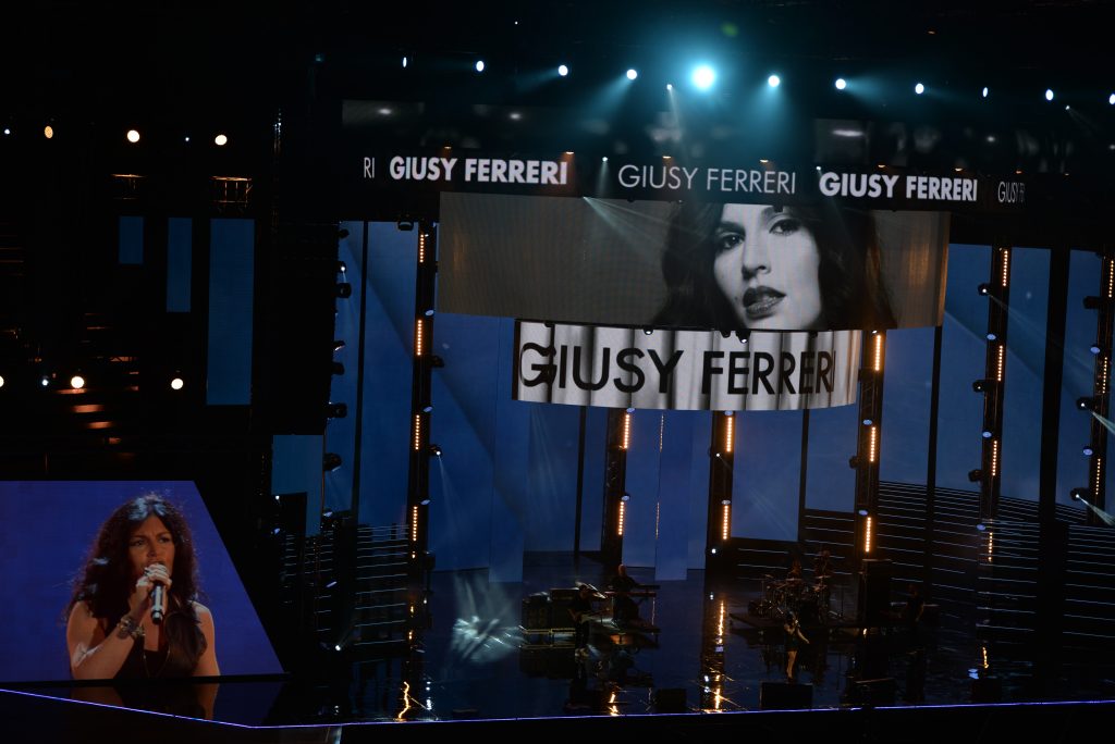 Giusy Ferreri sul palco ai Wind Music Awards 2016