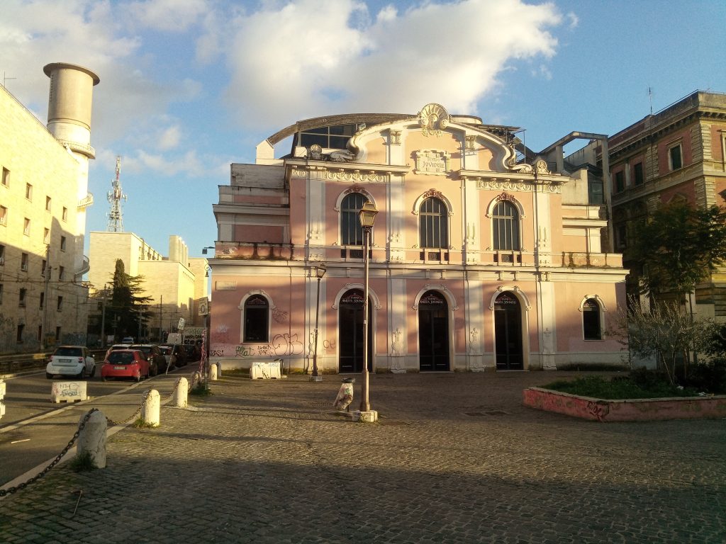 Facciata del Teatro Ambra Jovinelli a Roma