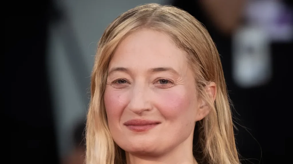 Alba Rohrwacher sul red carpet della Mostra del Cinema di Venezia
