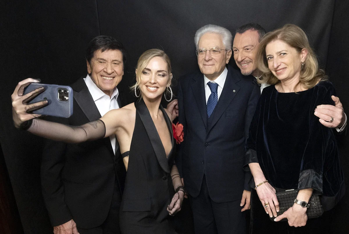 Amadeus al Festival di Sanremo 2023 con Sergio Mattarella, Gianni Morandi e Chiara Ferragni