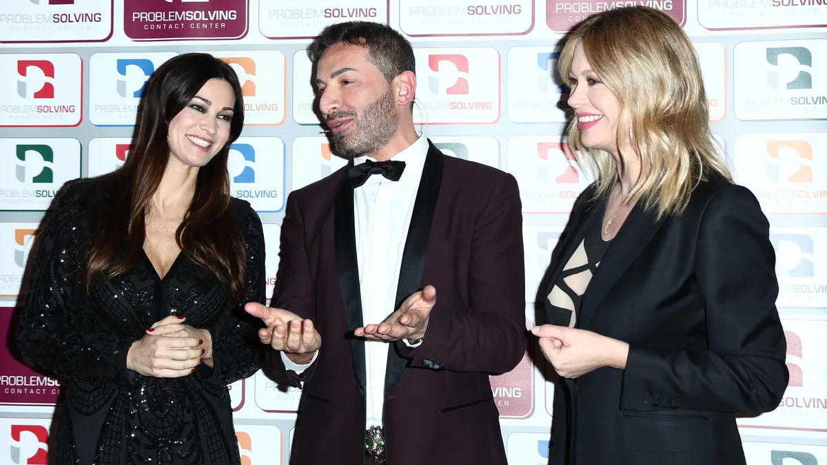 Anna Falchi sorridente durante un evento pubblico