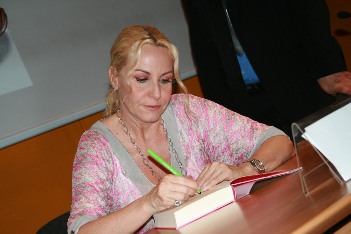 Antonella Clerici durante un incontro pubblico nel 2010