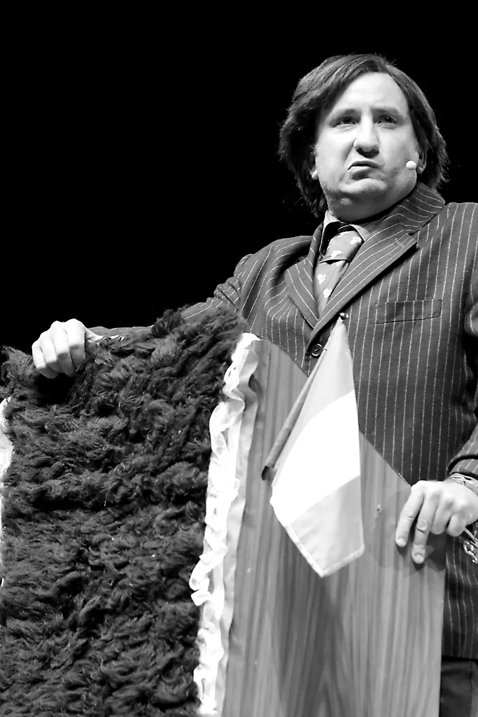 Antonio Albanese nel personaggio di Cetto La Qualunque