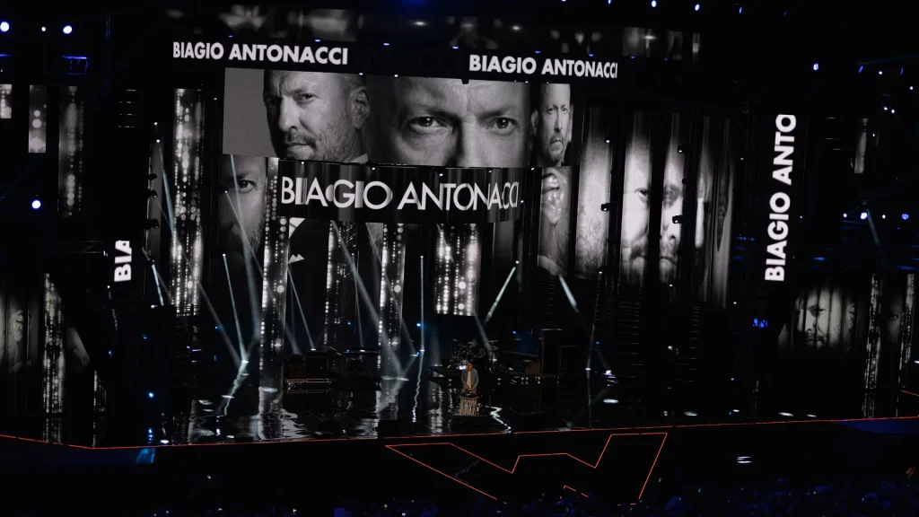 Biagio Antonacci sul palco dei Wind Music Awards 2016