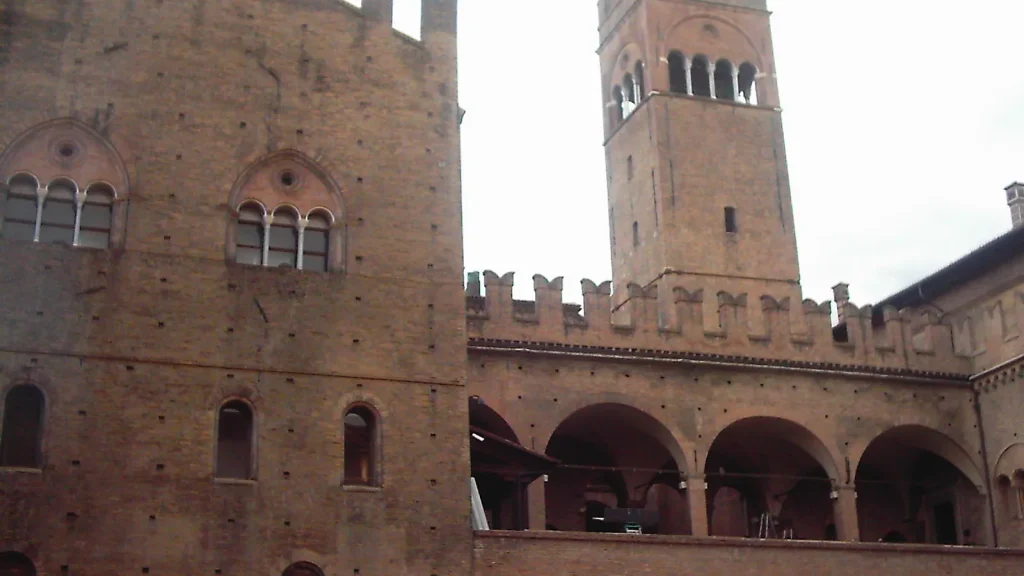 Piazza Maggiore a Bologna con Palazzo Re Enzo