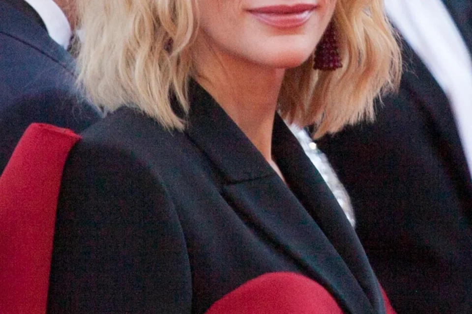 Cate Blanchett e le star: il consenso diventa tema da web Cate Blanchett al Festival di Cannes