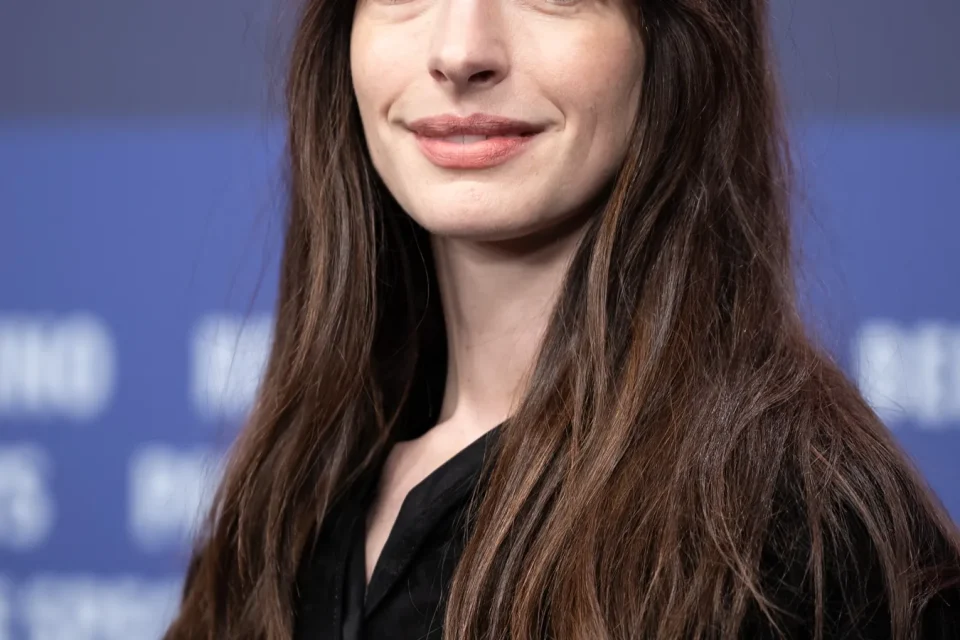 Anne Hathaway riporta Prada a casa: il sequel ora è in streaming featured