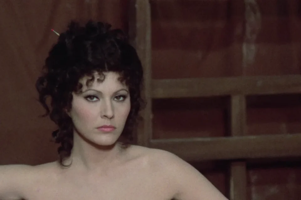 Claudia Mori in una scena del film Rugantino del 1973. Fotogramma: Pasquale Festa Campanile e Gastone Di Giovanni, Wikimedia Commons, pubblico dominio.
