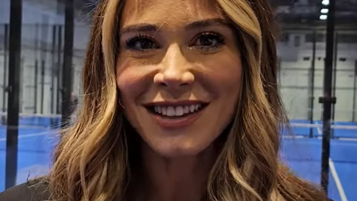 Diletta Leotta sorridente durante un contenuto video di Funweek nel 2024