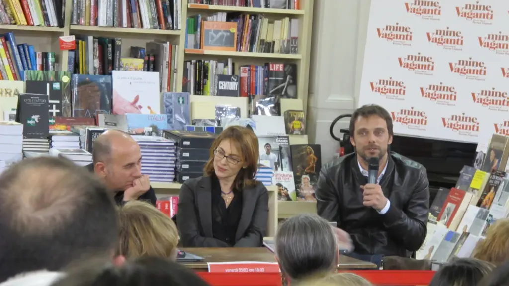 Elena Sofia Ricci durante una presentazione pubblica
