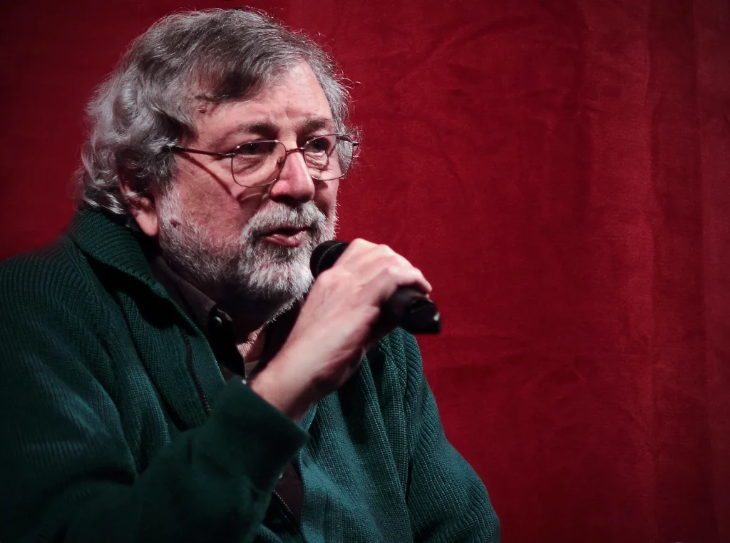 Francesco Guccini durante un incontro