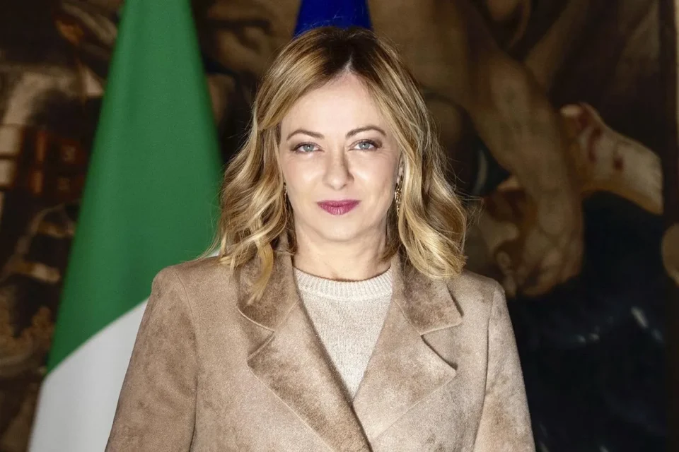 Giorgia Meloni ritratto ufficiale 2024 featured