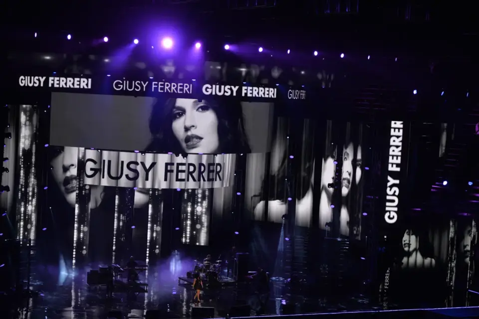 Giusy Ferreri live per Vuoto Cosmico