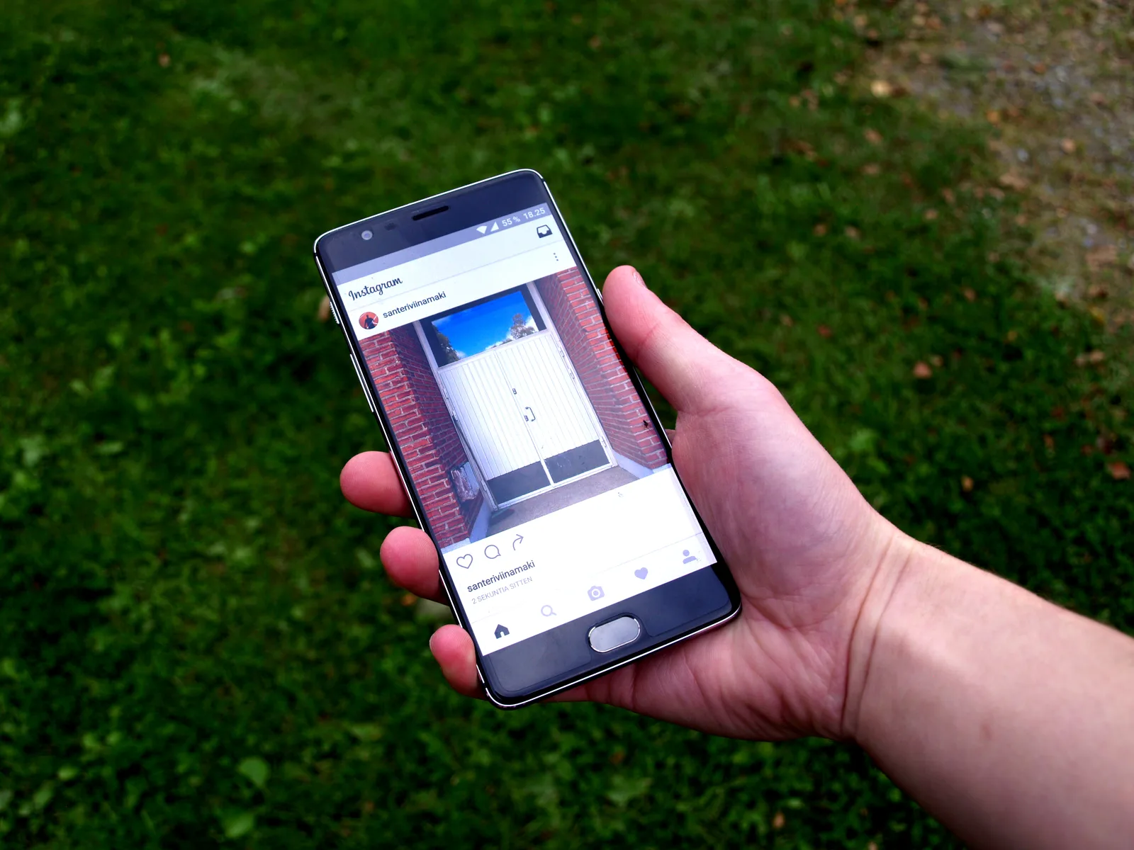 Una app social aperta su uno smartphone