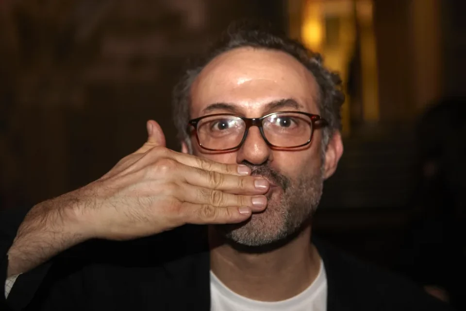 Massimo Bottura ai World’s 50 Best Restaurants Awards 2012. Foto: Alice.jessica.north, Wikimedia Commons, CC BY SA 3.0.