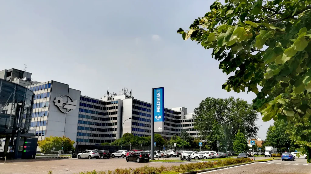 Centro di produzione Mediaset a Cologno Monzese, contesto del debutto televisivo di Milo Infante