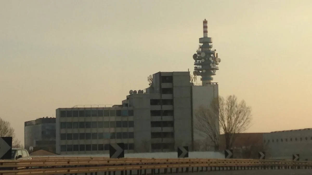 Centro di produzione Mediaset a Cologno Monzese, contesto televisivo di Fascino e RTI
