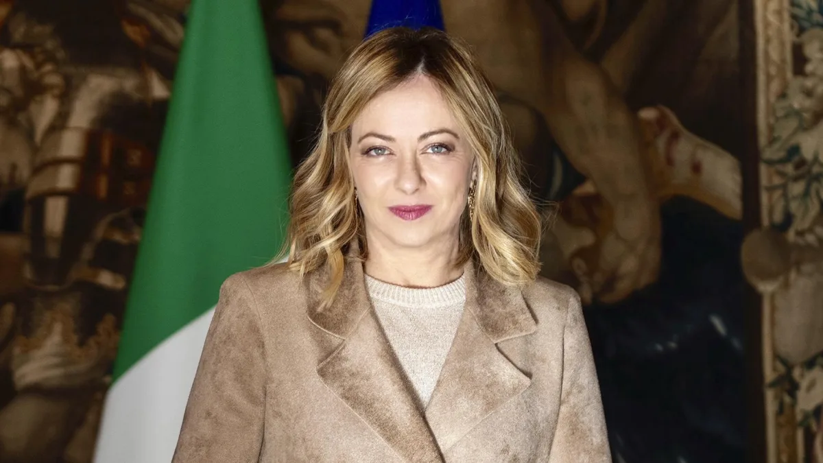 Giorgia Meloni nel ritratto ufficiale del Governo italiano