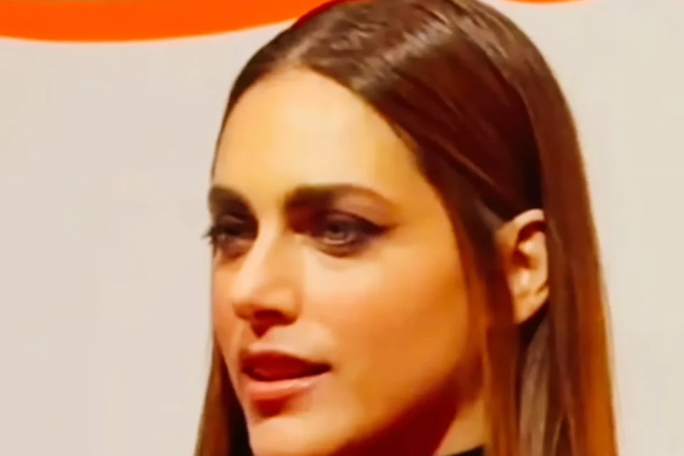 Miriam Leone nel 2025. Foto US LUXURY, fonte Wikimedia Commons, licenza CC BY 3.0; ritaglio editoriale da immagine originale 2000x2250.