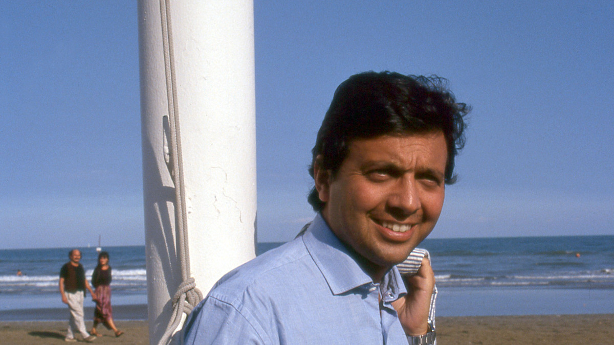 Piero Chiambretti in un ritratto fotografico del 1990