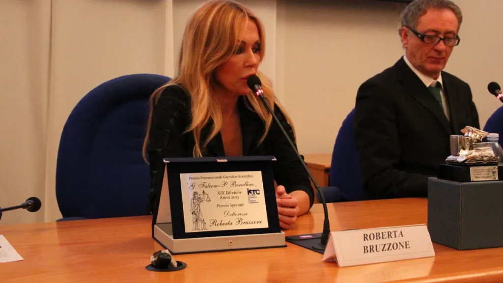 Roberta Bruzzone durante un incontro pubblico al Premio Falcone Borsellino