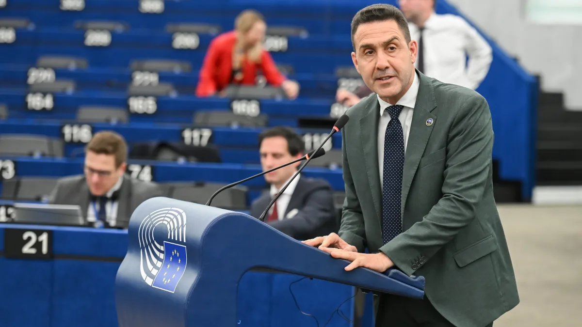 Roberto Vannacci, protagonista del racconto estivo in Sardegna
