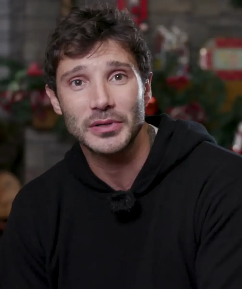 Stefano De Martino in un ritratto del 2024