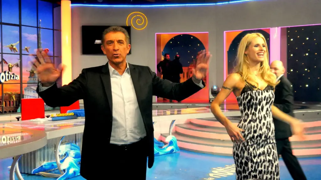 Michelle Hunziker sul palco di Striscia la notizia
