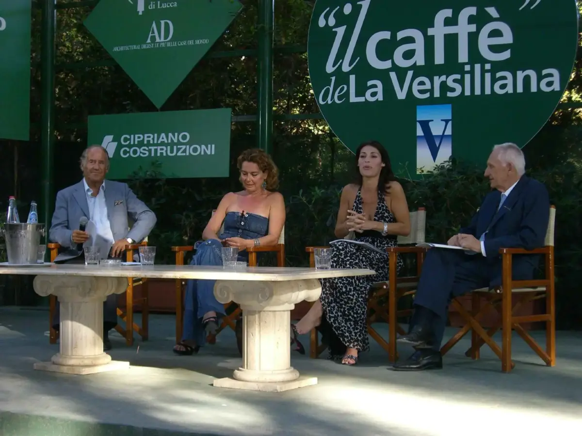 Monica Guerritore durante un incontro pubblico